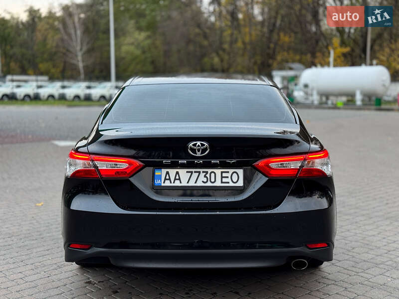 Седан Toyota Camry 2017 в Києві