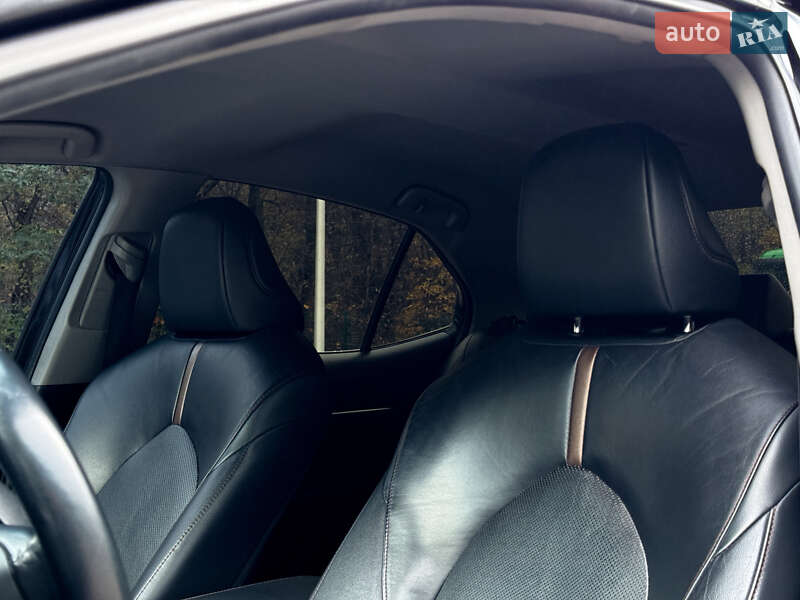 Седан Toyota Camry 2017 в Києві