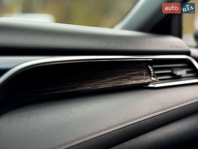 Седан Toyota Camry 2017 в Києві