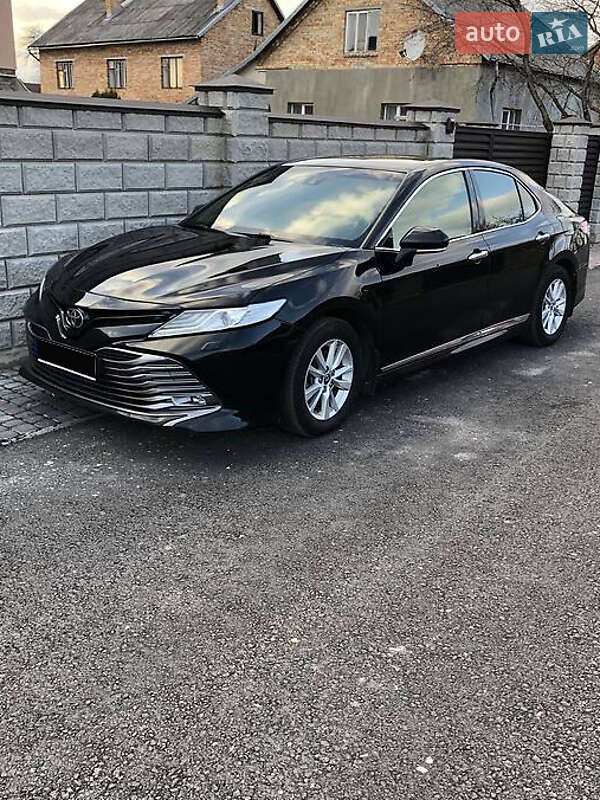 Седан Toyota Camry 2017 в Красном фото 9 Седан Toyota Camry 2017 в Красном