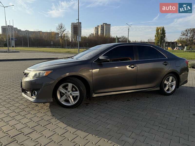 Седан Toyota Camry 2013 в Харькове