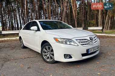 Седан Toyota Camry 2011 в Зачепиловке