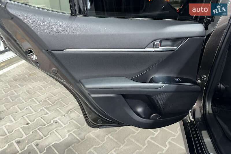 Седан Toyota Camry 2019 в Львове