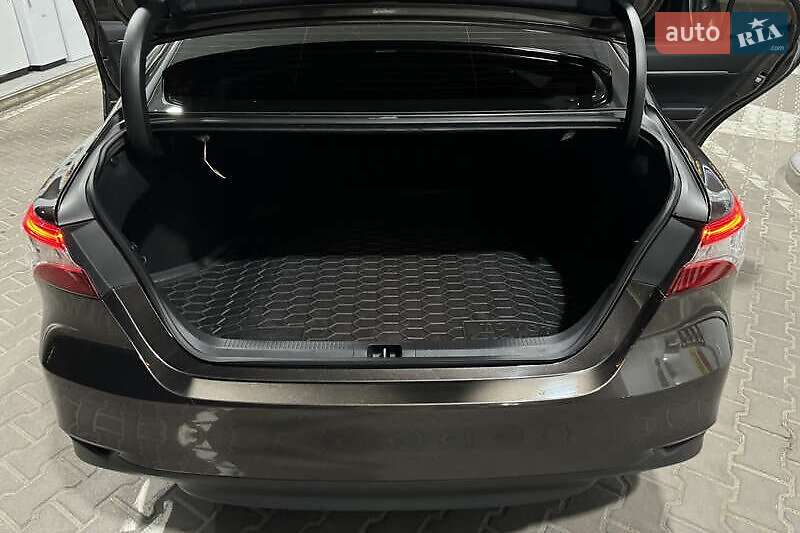 Седан Toyota Camry 2019 в Львове