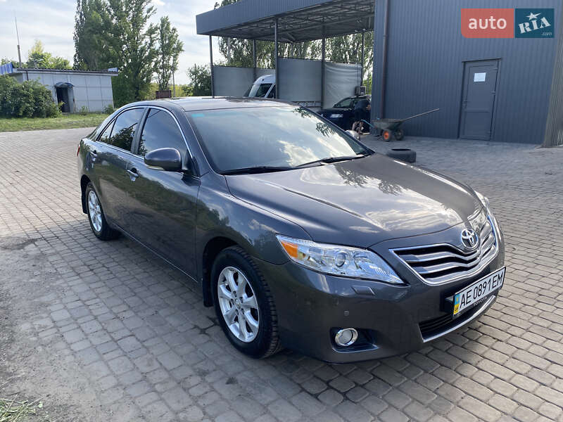Седан Toyota Camry 2011 в Днепре