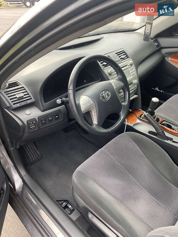 Седан Toyota Camry 2011 в Днепре