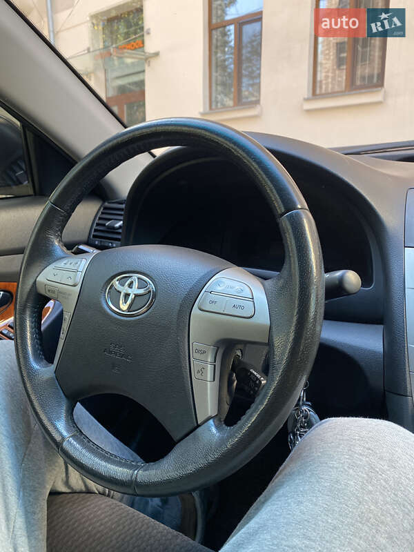 Седан Toyota Camry 2011 в Днепре