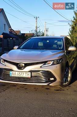 Седан Toyota Camry 2017 в Києві