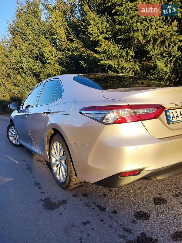 Седан Toyota Camry 2017 в Киеве