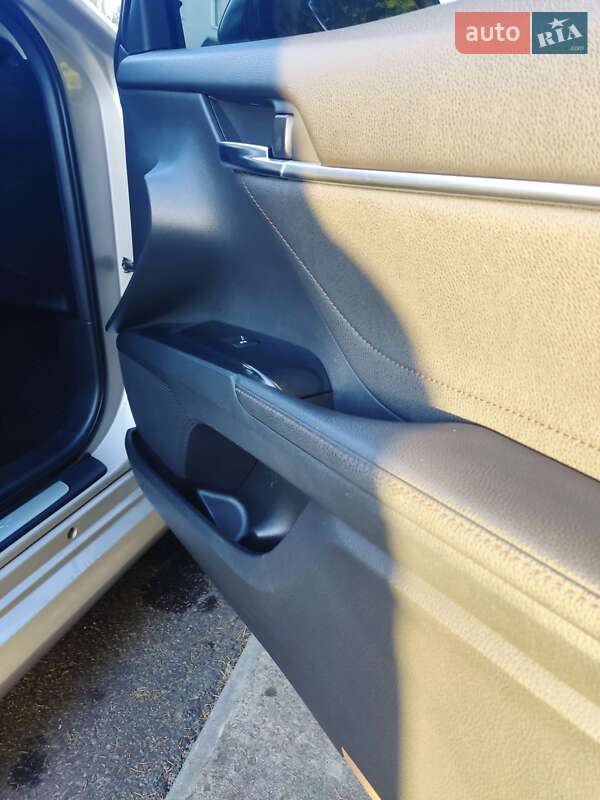 Седан Toyota Camry 2017 в Киеве