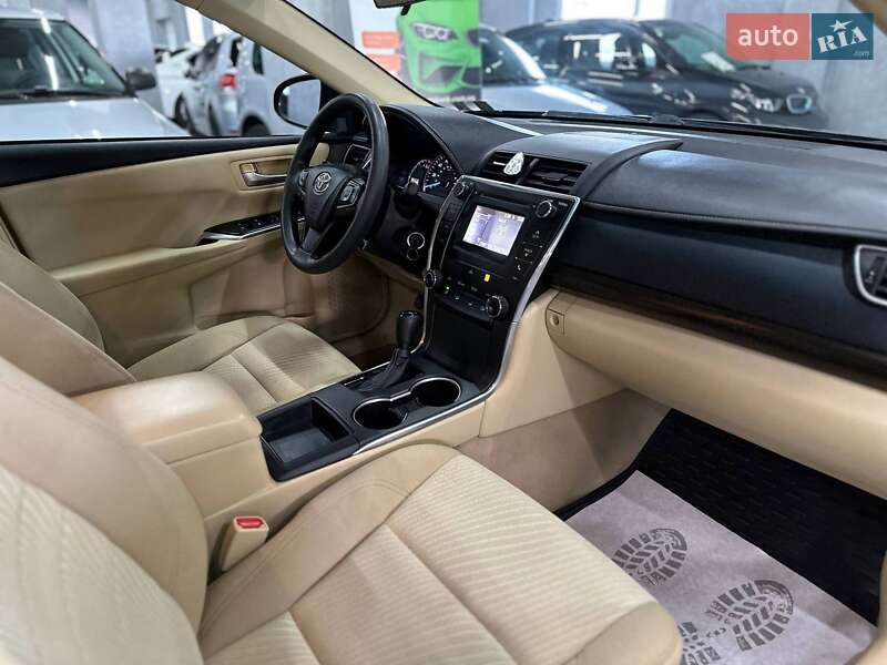Седан Toyota Camry 2015 в Кам'янському