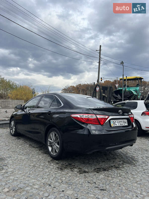 Седан Toyota Camry 2017 в Львове