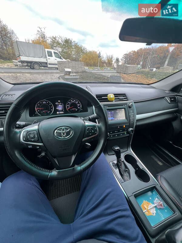 Седан Toyota Camry 2017 в Львове