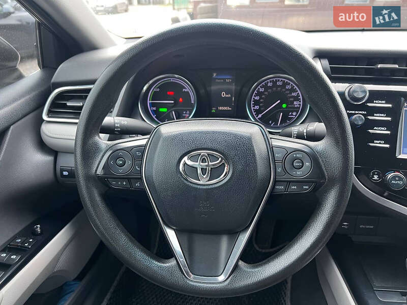 Седан Toyota Camry 2018 в Полтаві