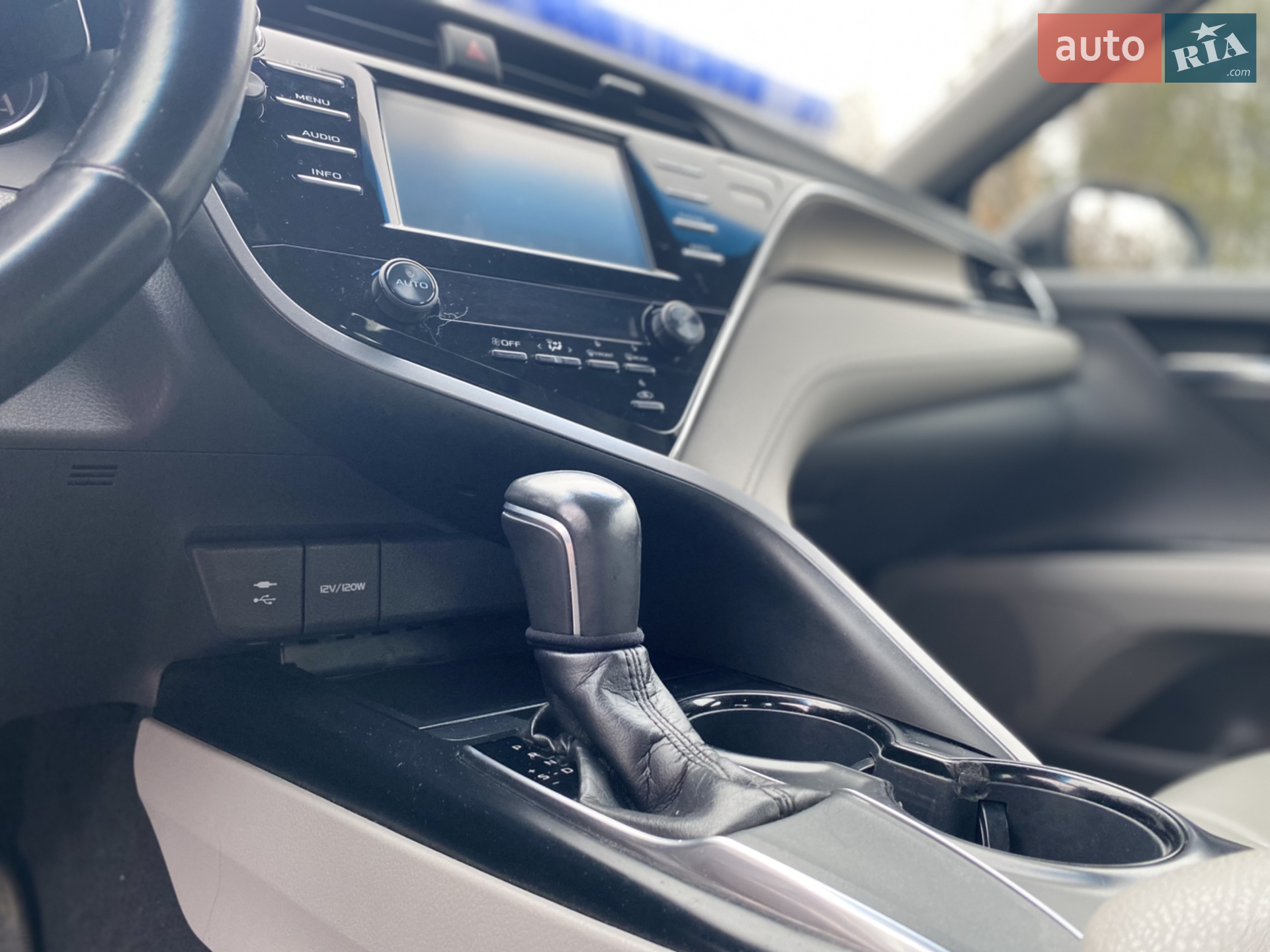 2018 Toyota Camry - мініатюра 15