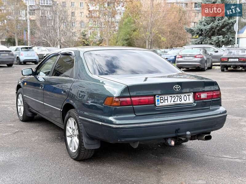Седан Toyota Camry 1997 в Одессе