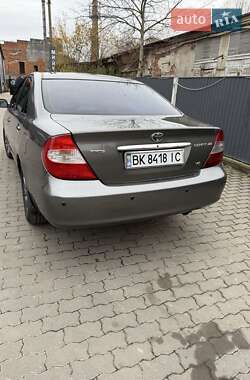 Седан Toyota Camry 2004 в Калуше
