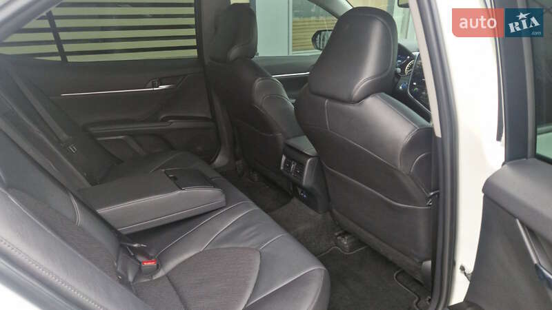 Седан Toyota Camry 2023 в Кропивницком