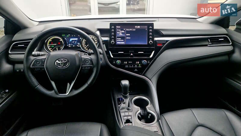 Седан Toyota Camry 2023 в Кропивницком