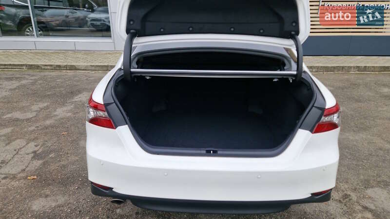 Седан Toyota Camry 2023 в Кропивницком