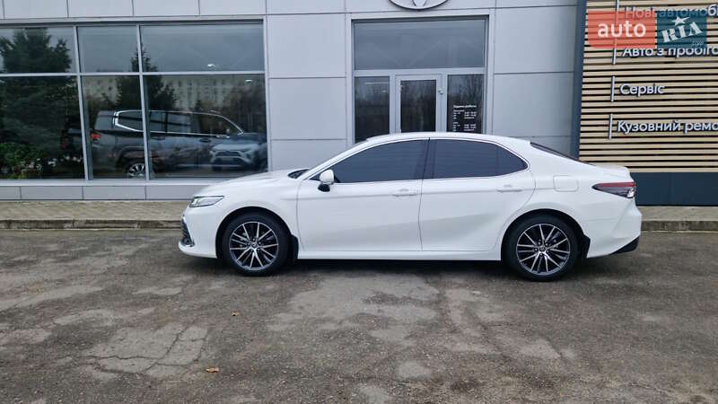 Седан Toyota Camry 2023 в Кропивницком