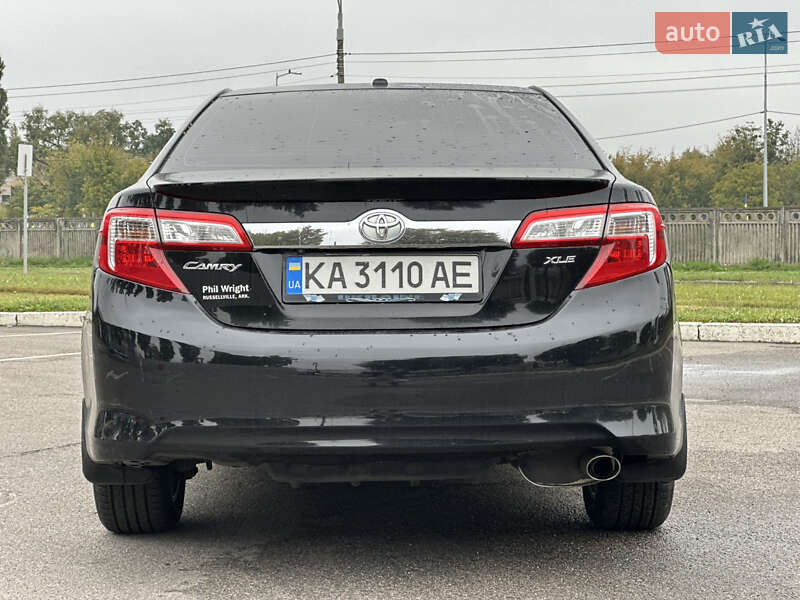 Седан Toyota Camry 2014 в Киеве