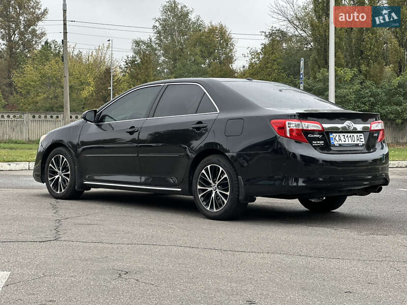 Седан Toyota Camry 2014 в Киеве