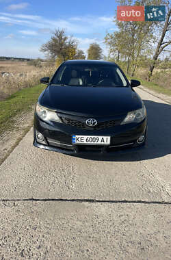Седан Toyota Camry 2014 в Кременчуці