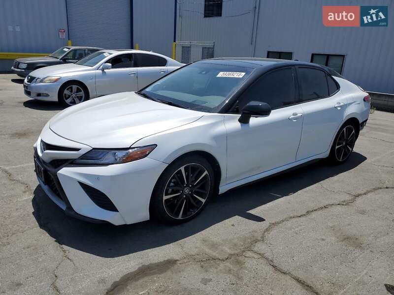 Toyota Camry 2019