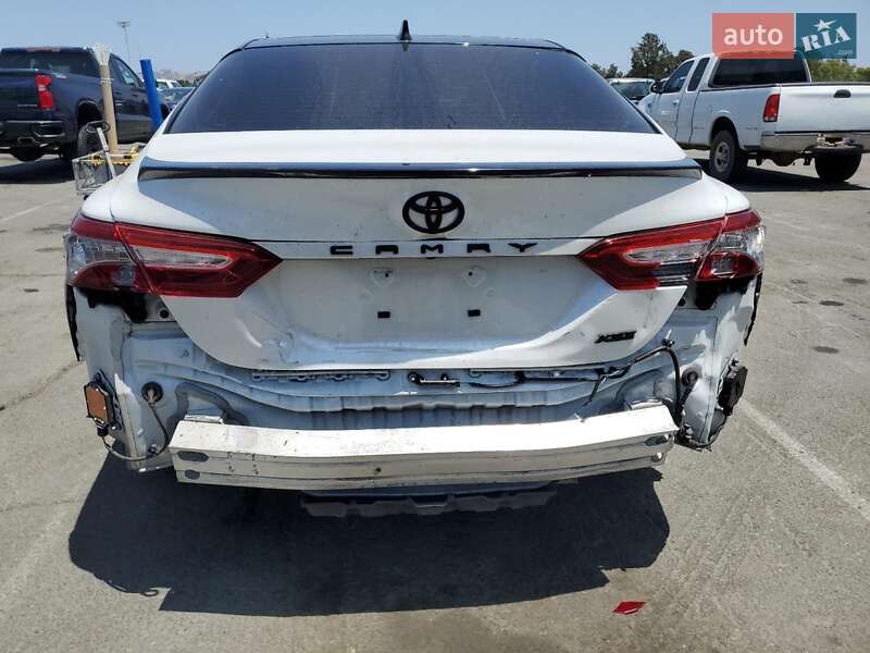 Седан Toyota Camry 2019 в Киеве