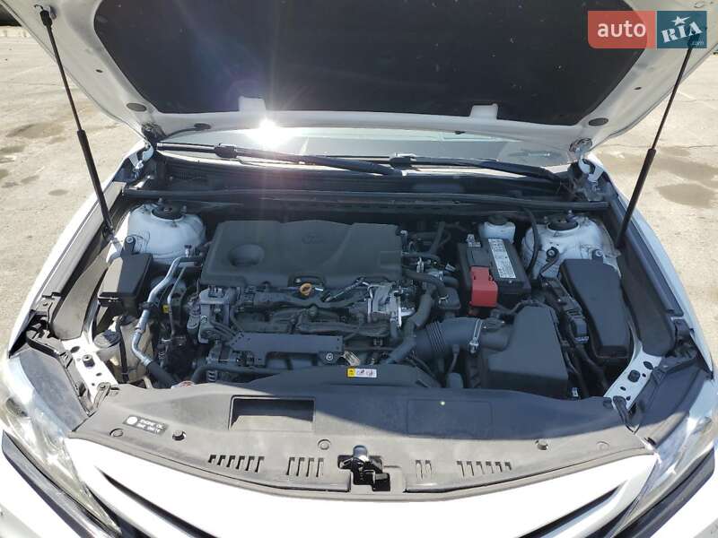 Седан Toyota Camry 2019 в Киеве