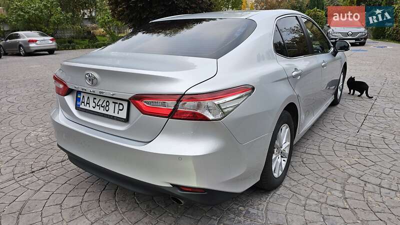 Седан Toyota Camry 2018 в Киеве