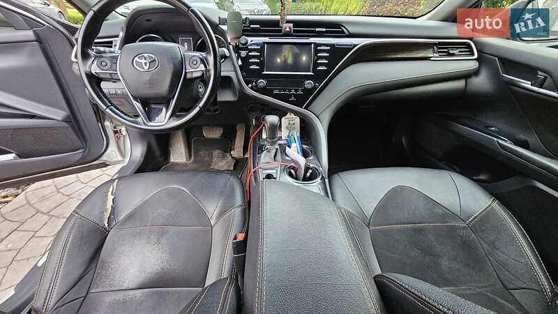 Седан Toyota Camry 2018 в Киеве