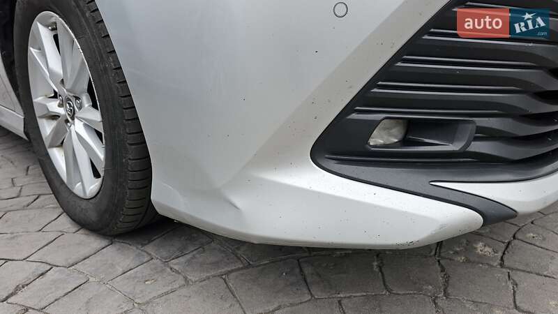 Седан Toyota Camry 2018 в Киеве