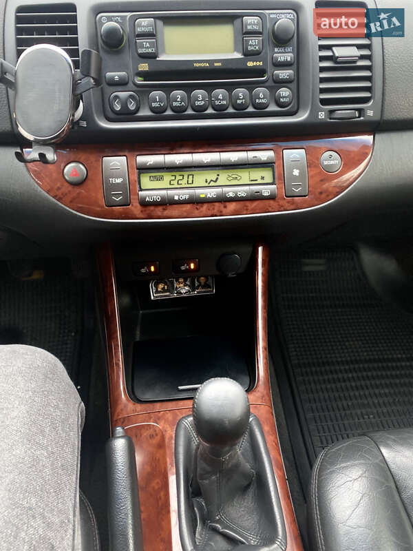 Седан Toyota Camry 2002 в Чернигове