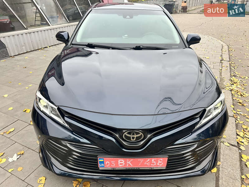 Седан Toyota Camry 2020 в Миколаєві