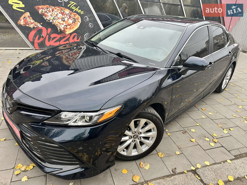 Седан Toyota Camry 2020 в Миколаєві