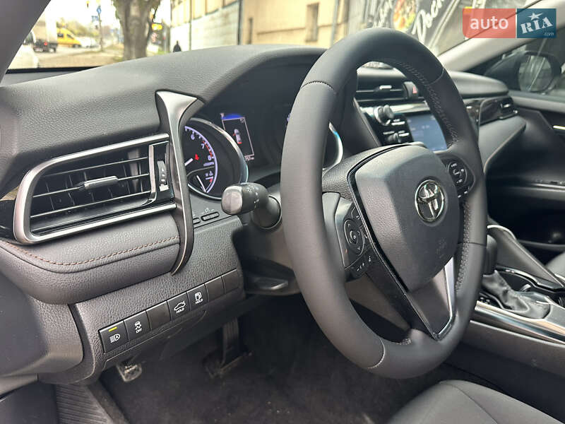 Седан Toyota Camry 2020 в Миколаєві