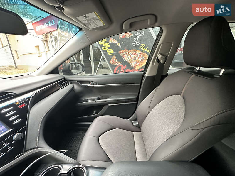 Седан Toyota Camry 2020 в Миколаєві