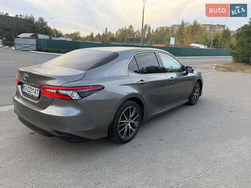 Седан Toyota Camry 2021 в Киеве