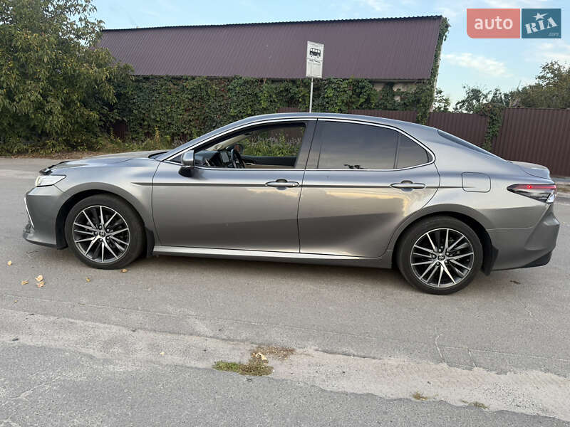 Седан Toyota Camry 2021 в Киеве