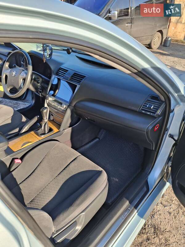 Седан Toyota Camry 2006 в Глухове