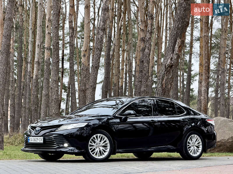 Седан Toyota Camry 2020 в Житомире