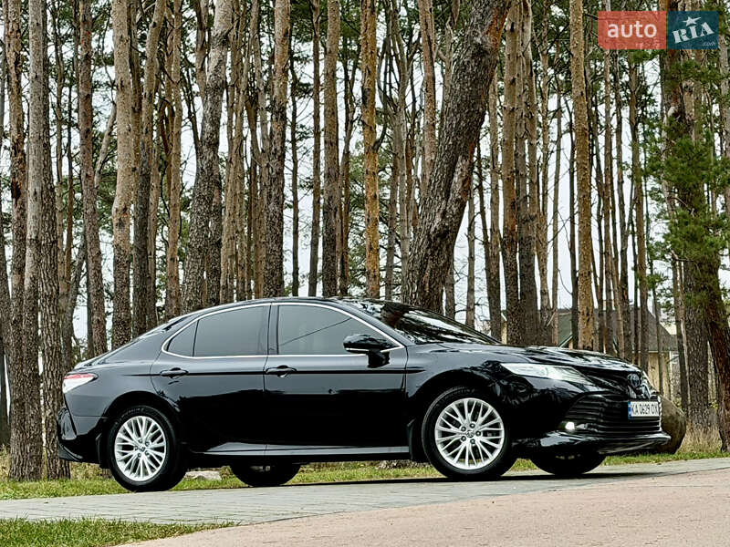 Седан Toyota Camry 2020 в Житомире