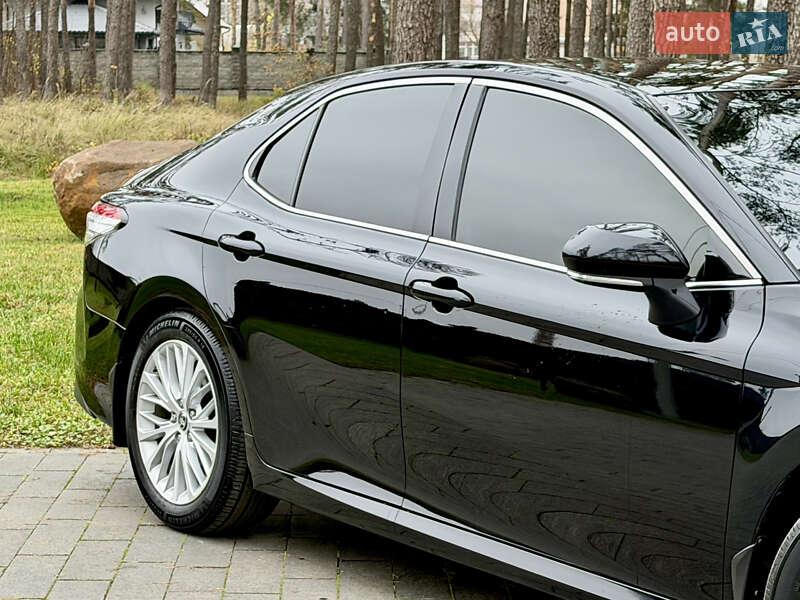 Седан Toyota Camry 2020 в Житомире