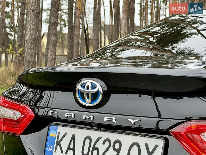 Седан Toyota Camry 2020 в Житомире