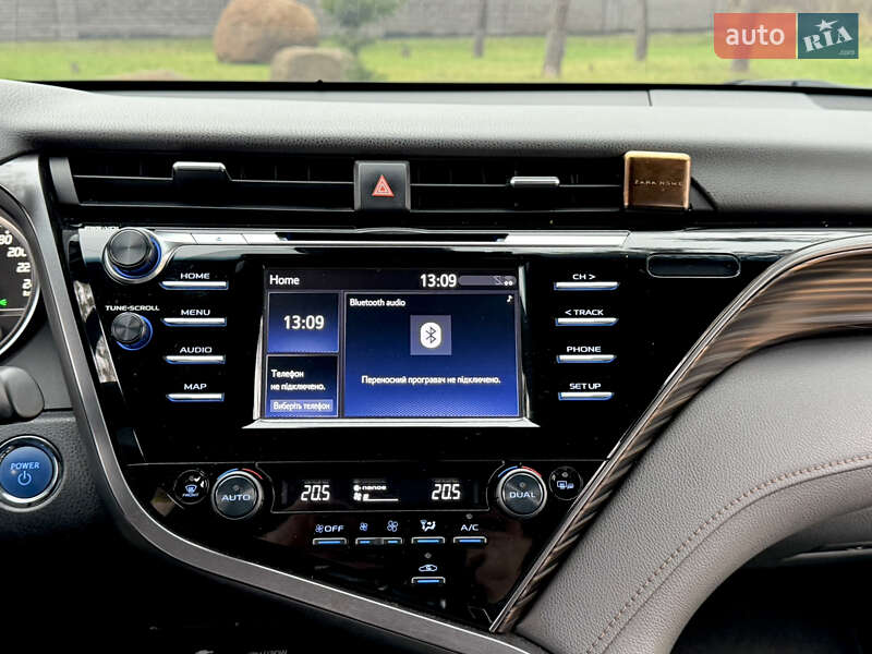 Седан Toyota Camry 2020 в Житомире