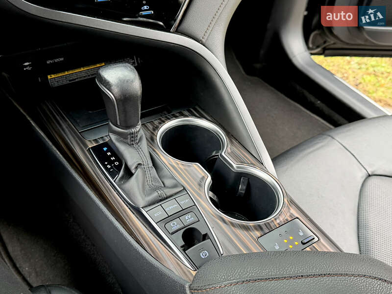 Седан Toyota Camry 2020 в Житомире