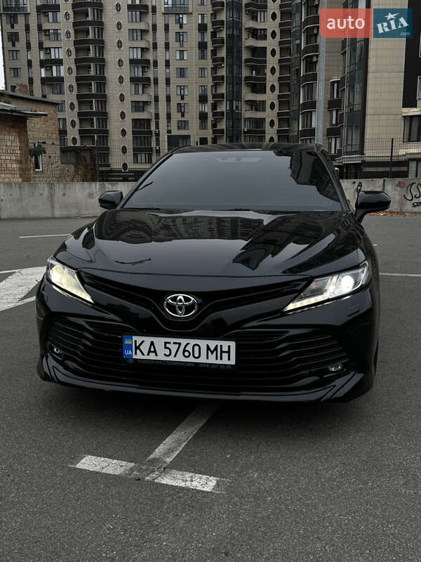 Toyota Camry 2019