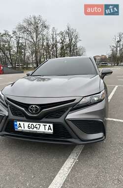 Седан Toyota Camry 2023 в Киеве